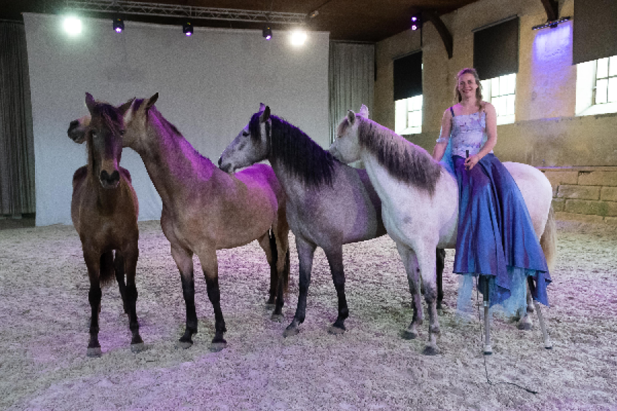 Lucie Vauthier, chevaux en liberté - ©David Commenchal