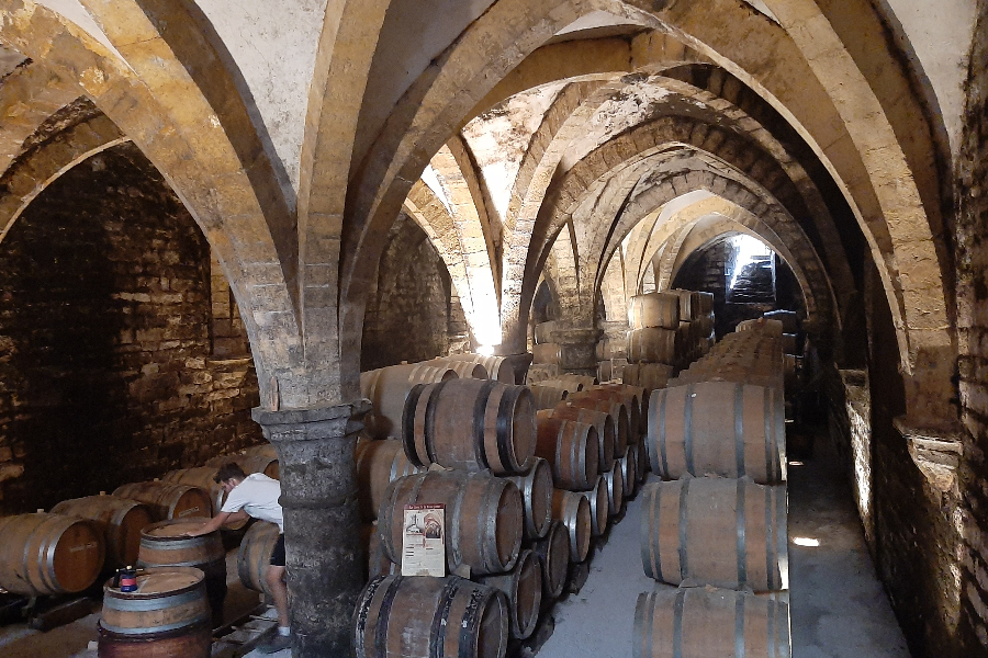 La cave de la Reine Jeanne - ©Vins Arnoux