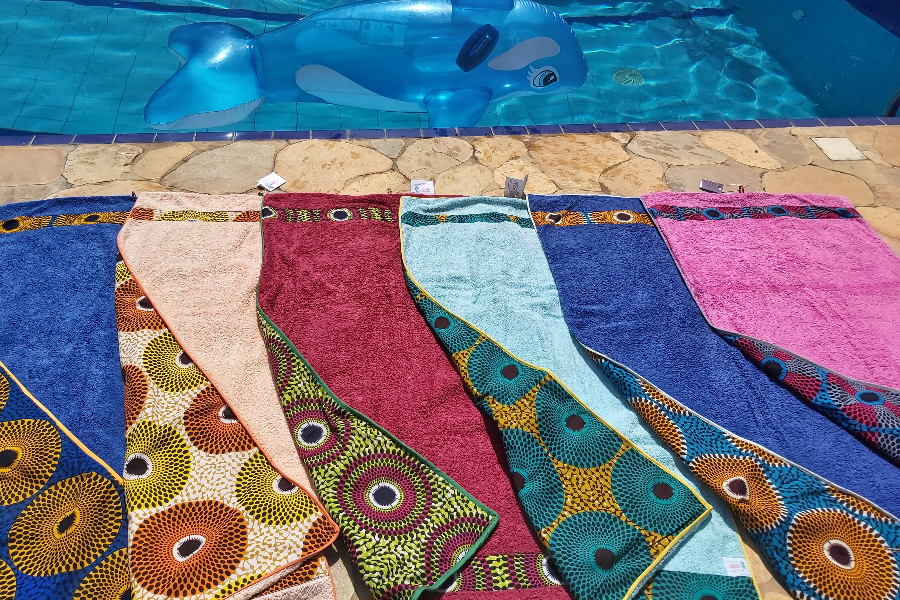 Serviettes de piscine ou plage avec pagne - ©Pagne Apple