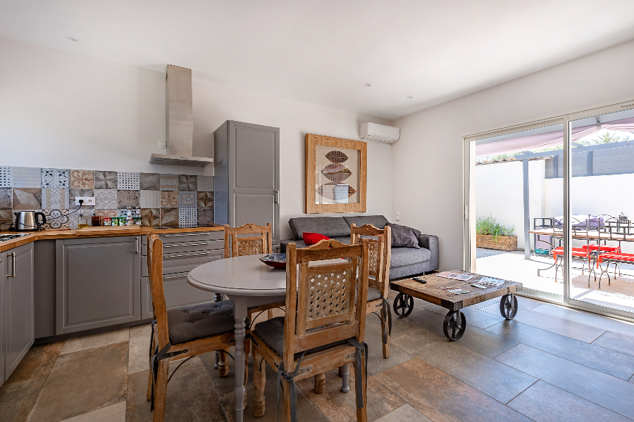 Villa Riviera : séjour et cuisine