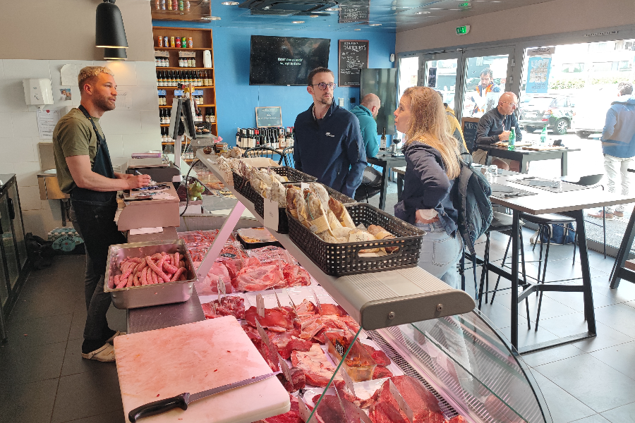 A l'Atelier du Boucher, la viande passe directement de la vitrine à l'assiette ! - ©Enora Heurtebize
