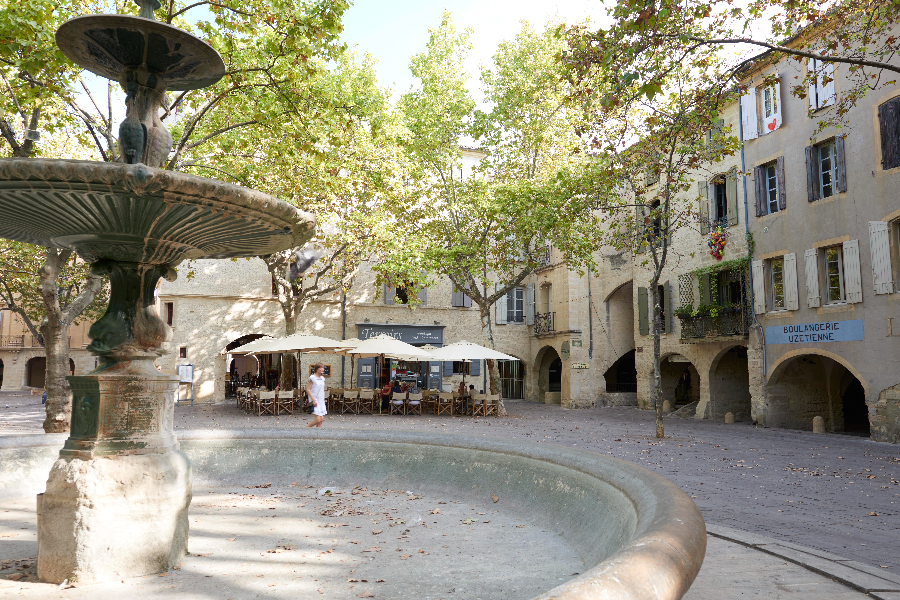 Terrasse Terroirs place aux herbes Uzès - ©Terroirs