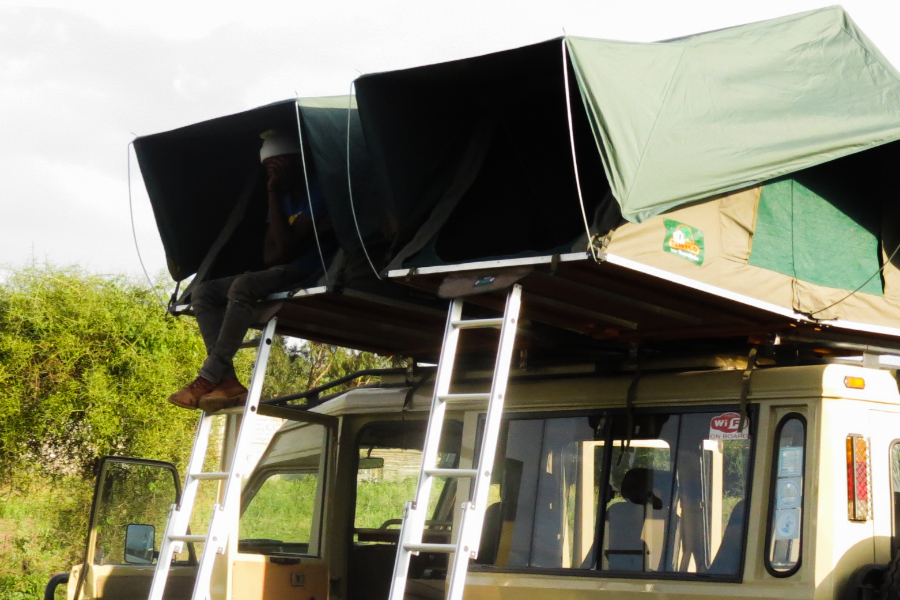 Landcruiser with 2 rooftop tents - ©miliadventureafrica