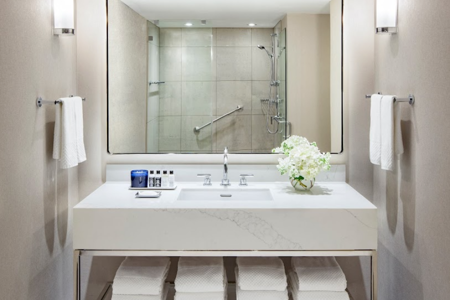 THE MARQUETTE HOTEL CURIO COLLECTION BY HILTON