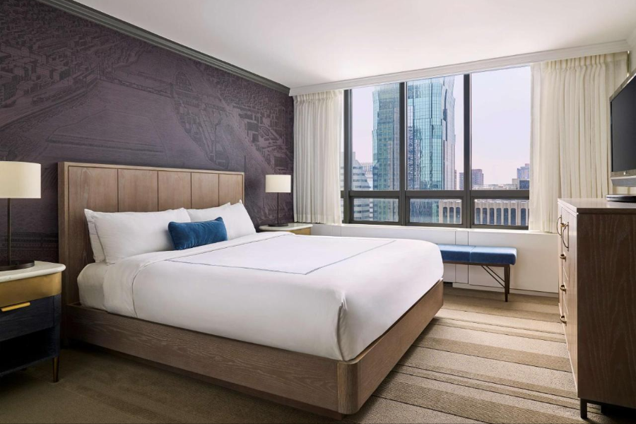 THE MARQUETTE HOTEL CURIO COLLECTION BY HILTON