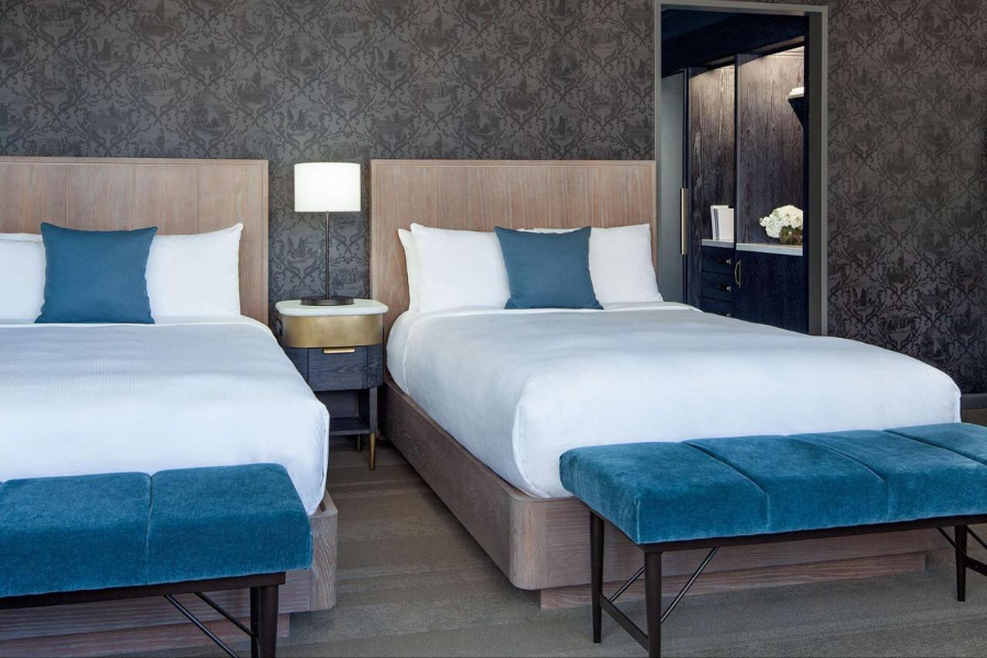 THE MARQUETTE HOTEL CURIO COLLECTION BY HILTON