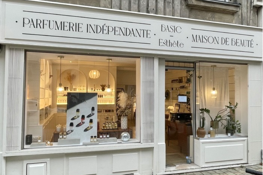 Vitrine - ©PARFUMERIE BASIC