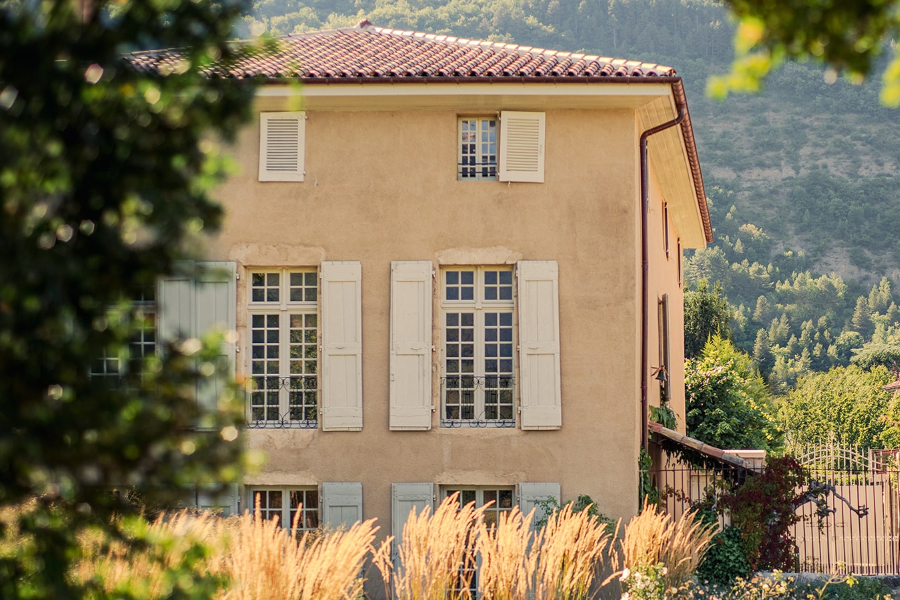 Vue extérieure de la maison de la famille Champollion-Figeac - ©Département de l'Isère / MCH / Studio Silence