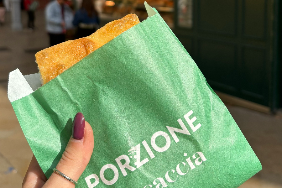 La meilleure façon de se régaler : une focaccia Porzione ! ???? - ©Porzione