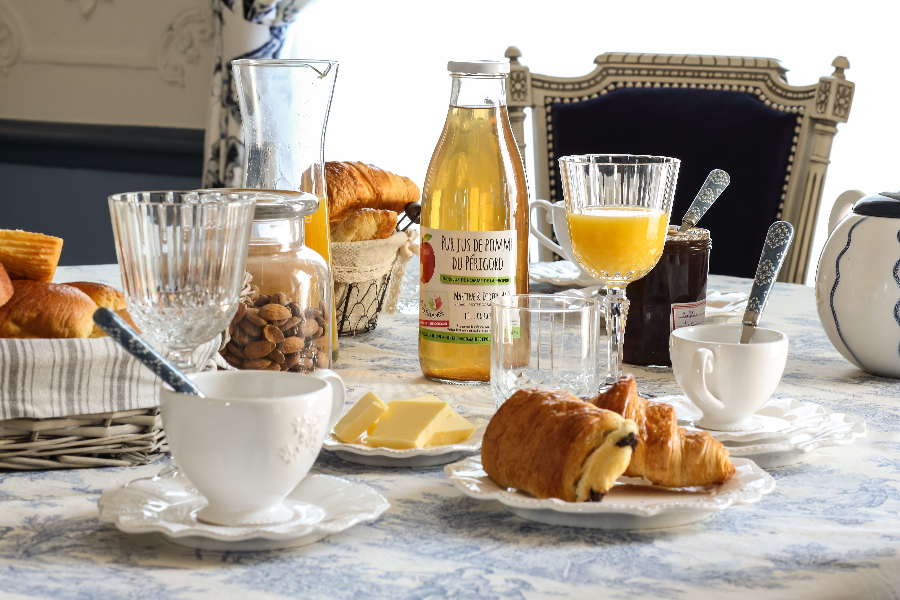 Petit déjeuner pour les chambres d'hôtes - ©Domaine de Pouzelande