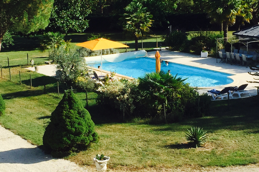 La piscine du Domaine - ©Domaine de Pouzelande