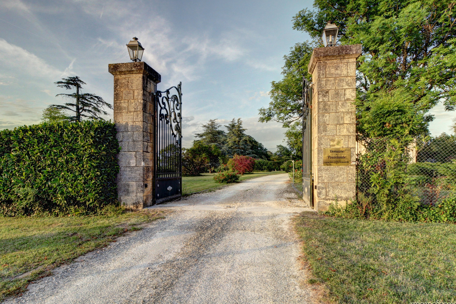 Entrée du Domaine - ©Domaine de Pouzelande