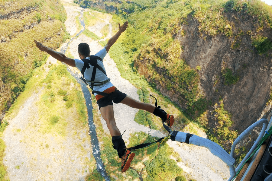 Saut élastique solo homme - ©Vertikal Jump Reunion