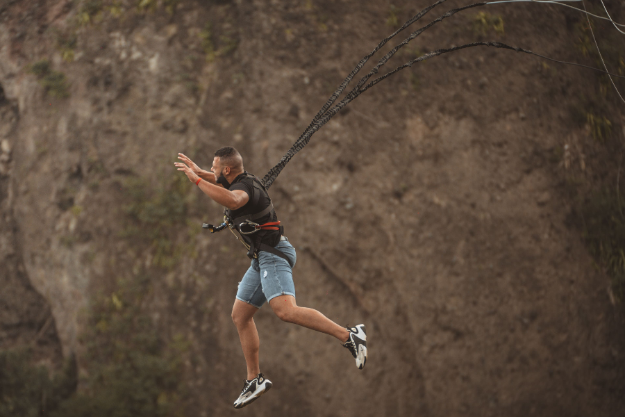 Saut pendulaire solo - ©Vertikal Jump Réunion