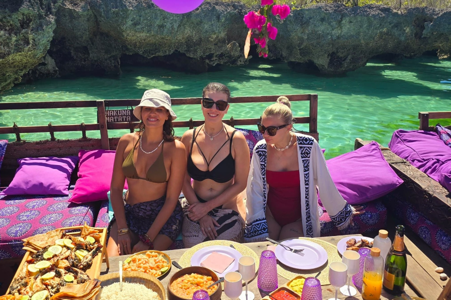 BOSS LADY'S DHOW