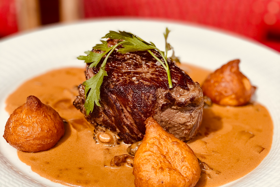 A la carte, pavé de rumsteak pommes boulangères maison - ©restaurant Au Cadet de Gascogne