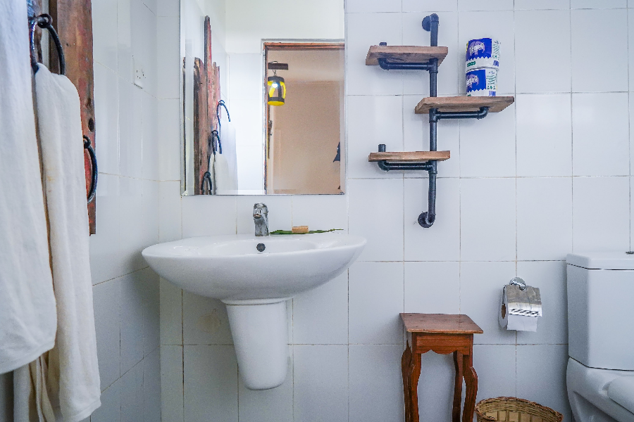Bathroom - ©Nungwi House