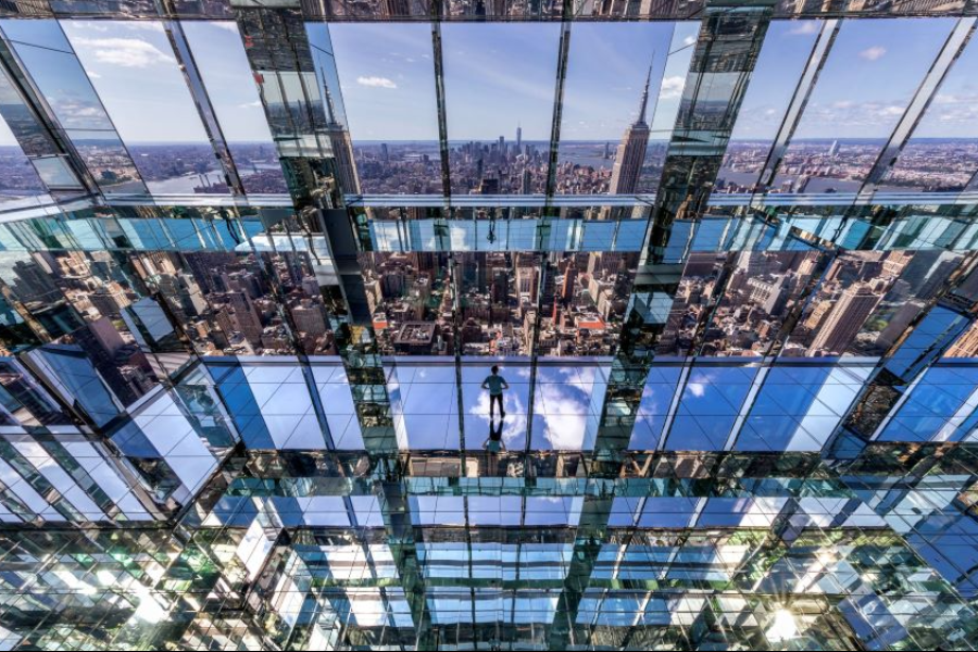 Transcende mixes transparency and reflectivity to create the illusion of boundless space - ©SUMMIT One Vanderbilt
