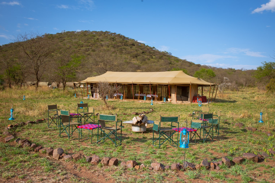 Camp Fire and Mess Tent in Serengeti Kuhama Camp - ©TNS Hospitality