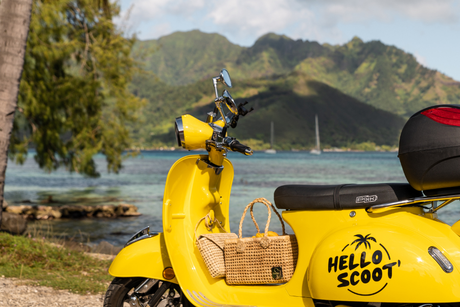 Un scooter pour tous tes déplacements à Tahiti - ©Manu'a Vecker-Sue Photography + Motion