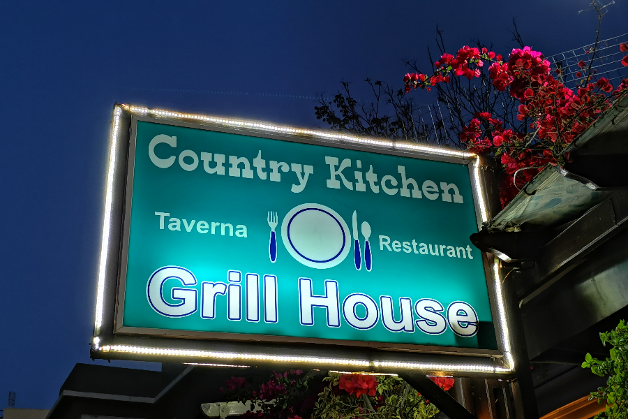  - ©COUNTRY KITCHEN RESTAURANT GRILL HOUSE