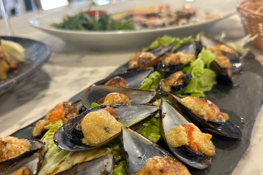 Moules gratinées à l'aïoli - RESTAURANT LA VIEILLE DAME