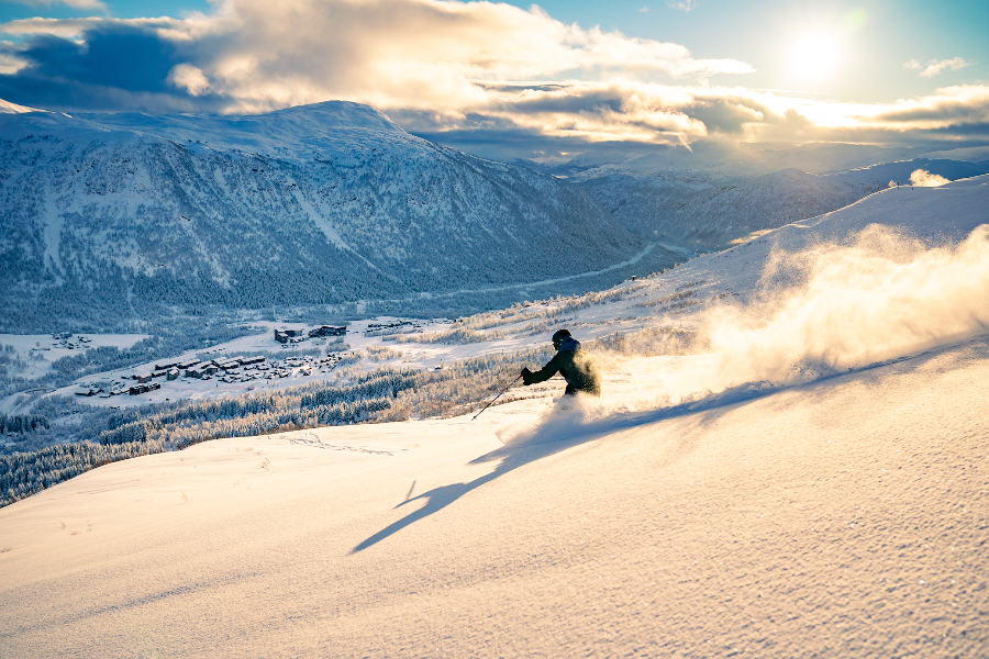 Skier dans la poudreuse Myrkdalen - ©Norway’s best