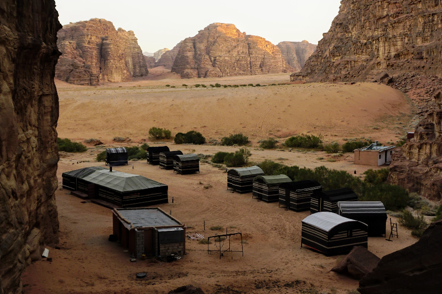 Camp bédouin dans le désert du Wadi Rum - Wadi Rum Nature Tours