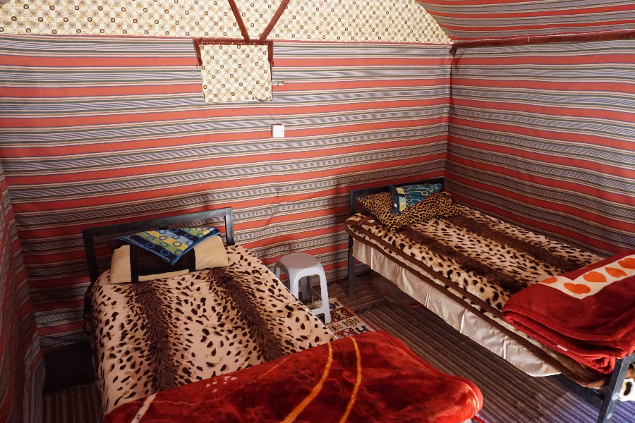 Une tente double avec deux lits simples. - Wadi Rum Nature Tours