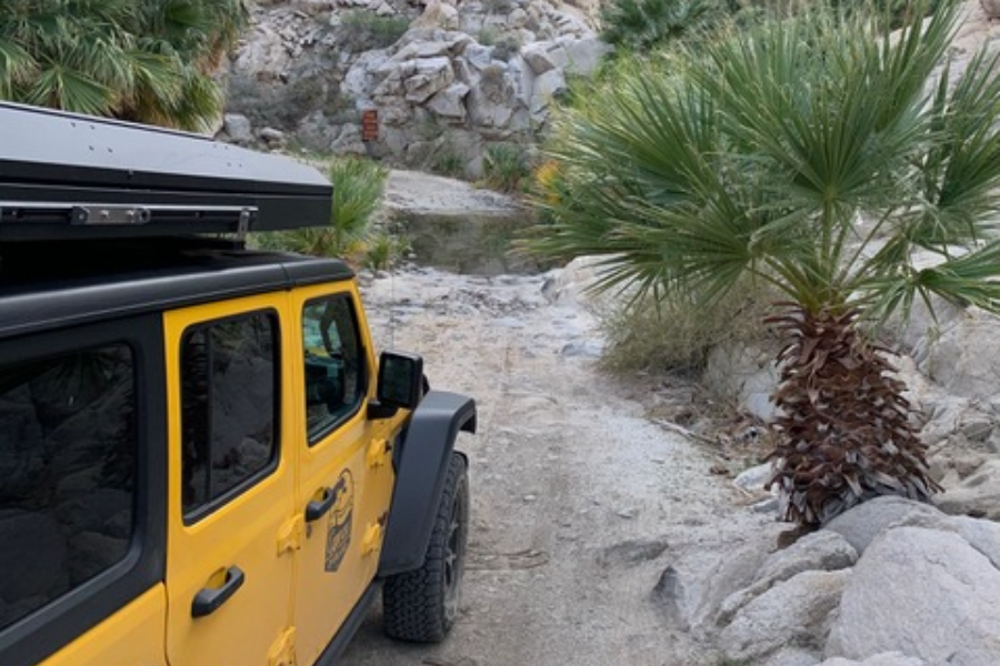 Jeep jaune en off road - ©DR