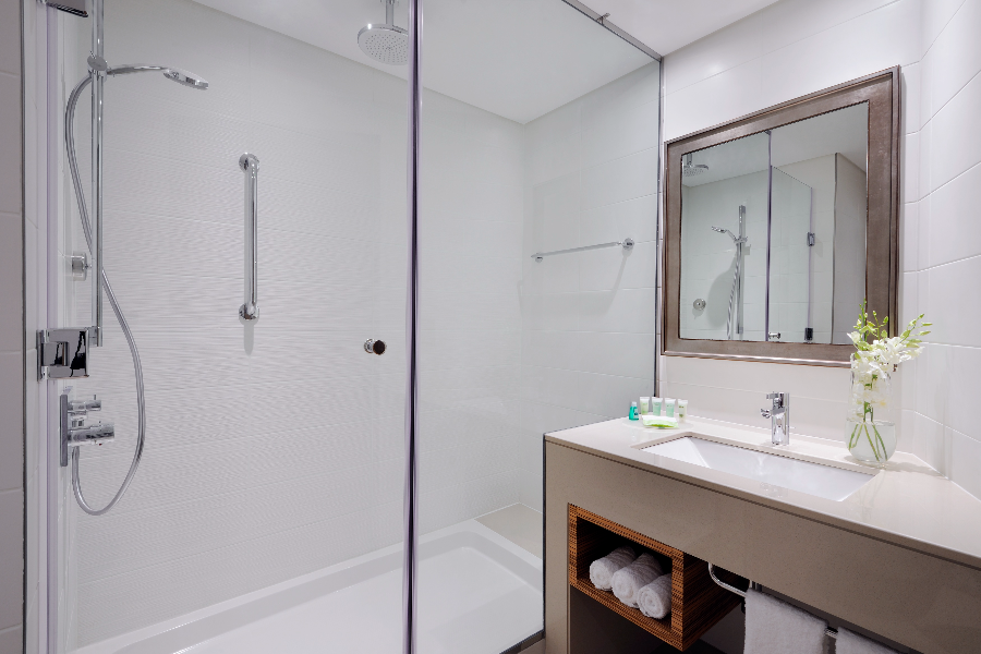 Deluxe Room Bathroom Area - ©Courtyard by Marriott World Trade Center