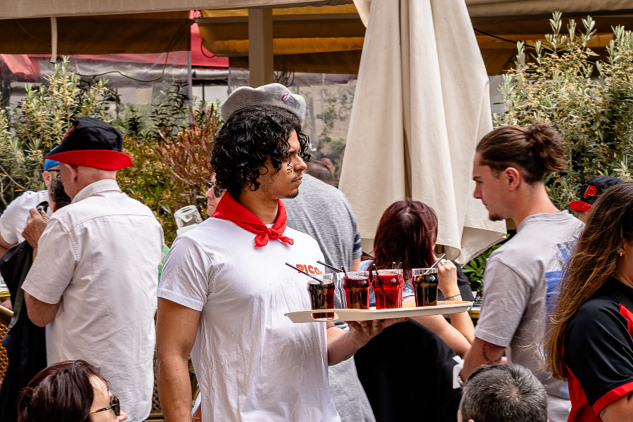 Derrière chaque sourire, une équipe dévouée ???? Merci à nos Halles Heroes qui se donnent à fond pour vous chaque jour !