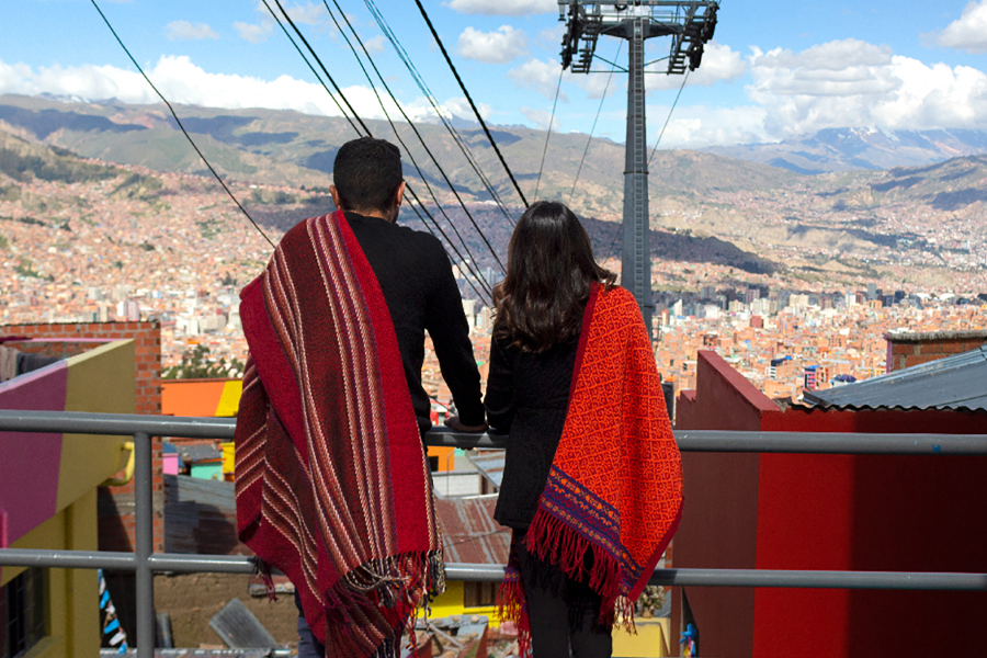 Confort y elegancia: descubre las prendas de alpaca boliviana tejidas a mano - ©LAM Bolivia