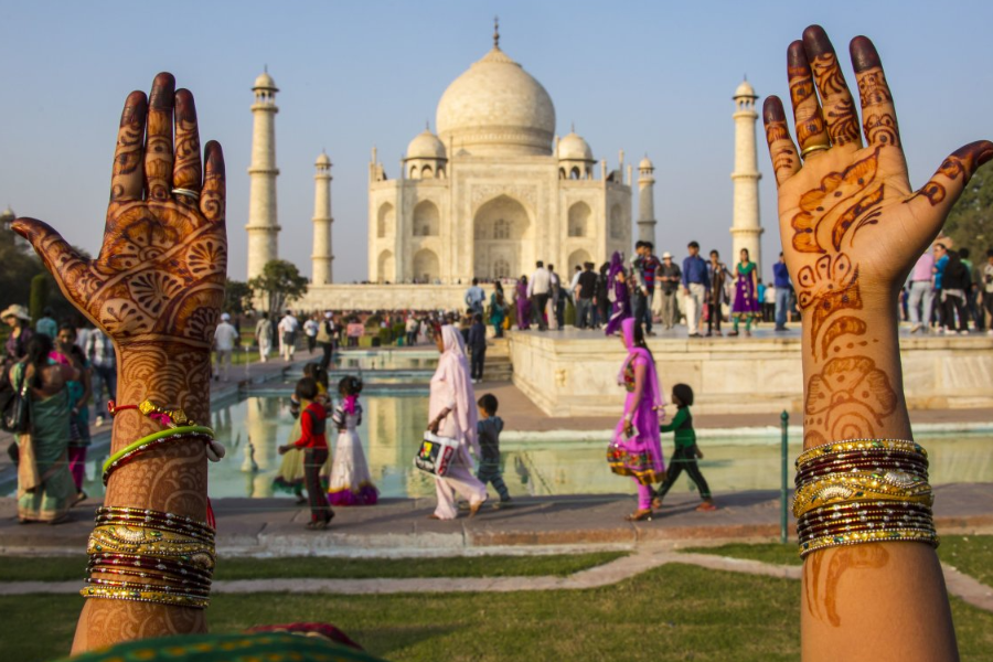 Heena and Taj Mahal - ©Others