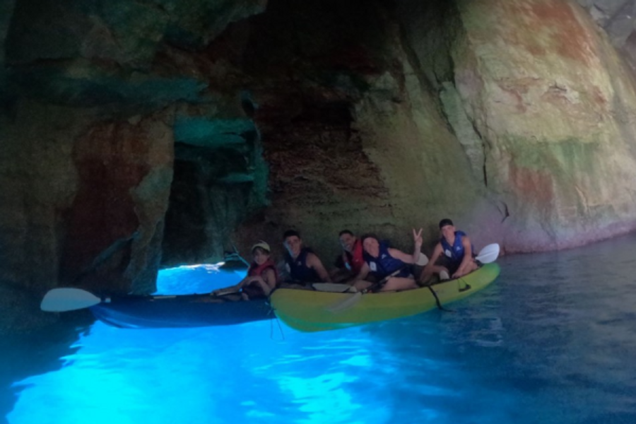 grottes en kayak - ©menorca aventura
