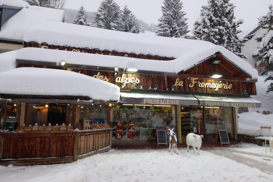 La Fromagerie des deux alpes sous la neige