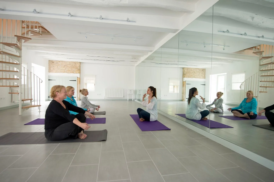 Salle de yoga - ©Château Forges du Roy