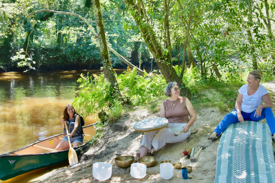 3 femmes passionnées se proposent de vous aider à vous déconnecter d'un quotidien parfois stressant lors des BAINS DE NATURE - ©@murene_sous_corail