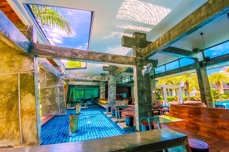 Pool bar - ©Bundhaya resort