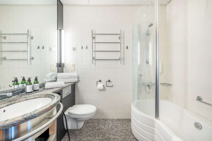 Renovated Standard Bathroom - ©Santa's Hotels