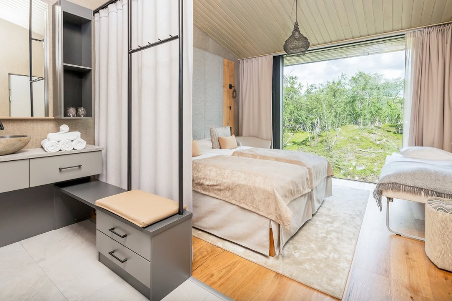 SANTA’S IGLOOS ARCTIC CIRCLE