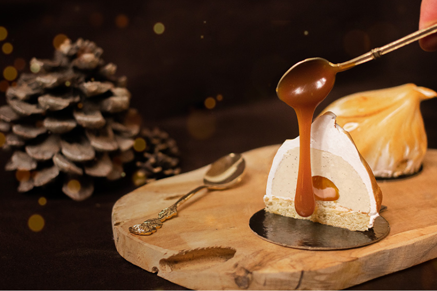 Omelette Norvégienne, glace vanille coeur coulant au caramel et meringue flambée - ©emvraa, Maréva BENJAMIN