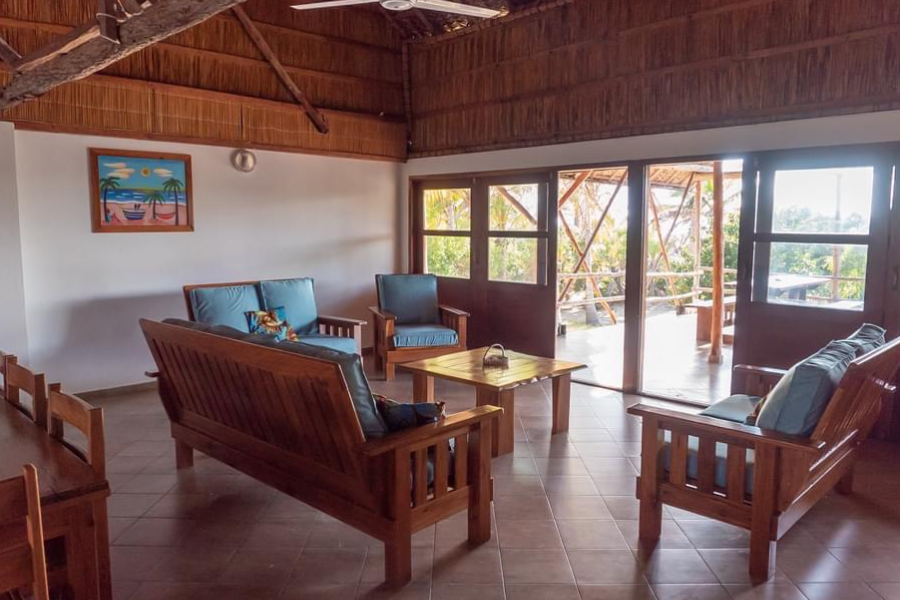 Salon ouvert des villas du Morrumbene Beach Resort - ©Morrumbene Beach Resort