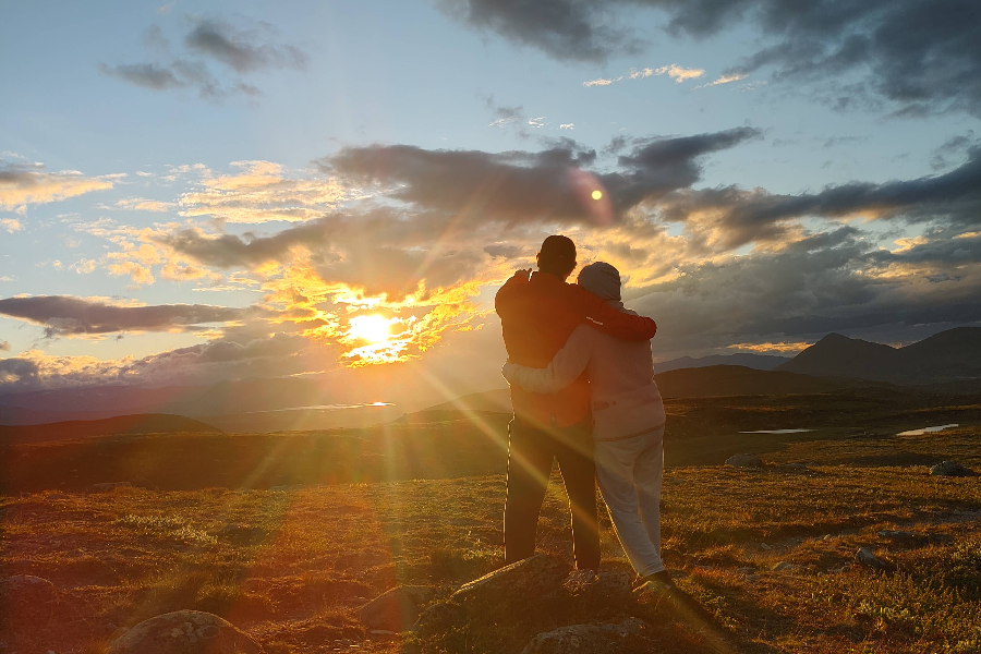 Profiter d’un moment entre amis, familles lors des majestueux coucher de soleil - ©PacknPaddle