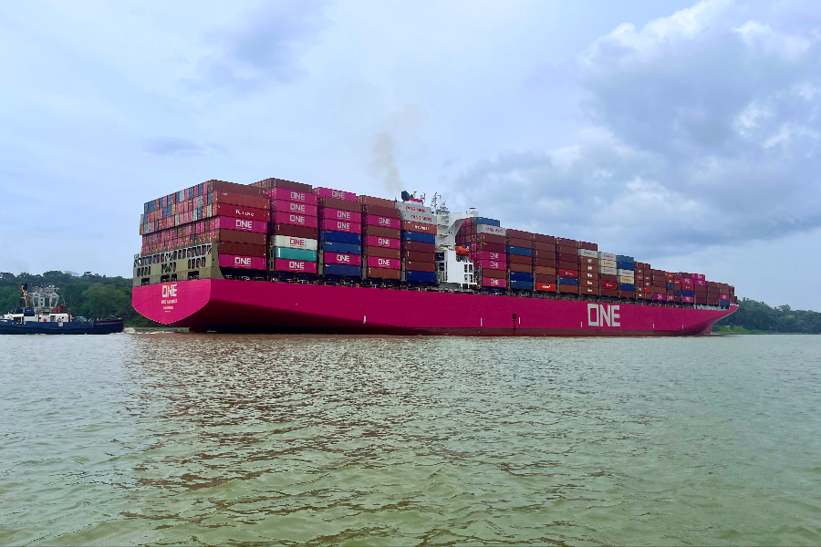 Panama Authentique - Canal de Panama lac Gatun porte-conteneurs