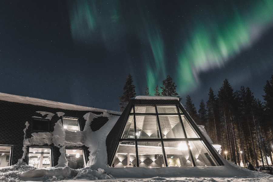 Glass Resaurant and the Northern Lights - ©glass resort