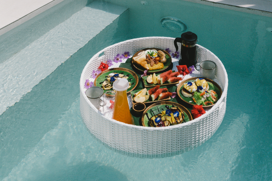 FLOATING BREAKFAST