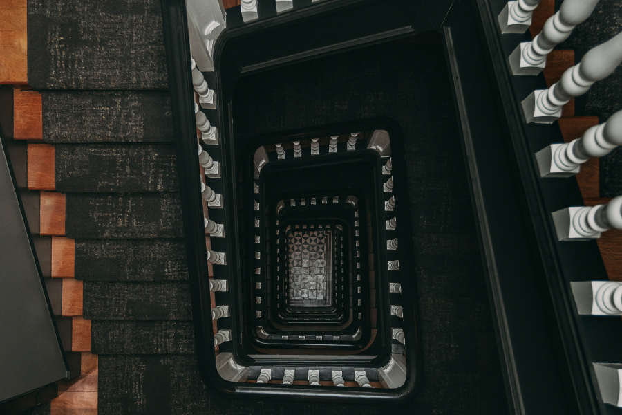 Escalier intérieur bois - ©Amazing Evolution
