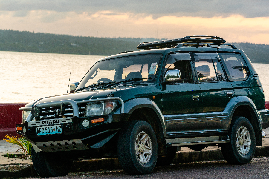 4X4 Prado avec chauffeur guide pour un voyage au Mozambique en toute sécurité - ©Lagoon Sunset Tours