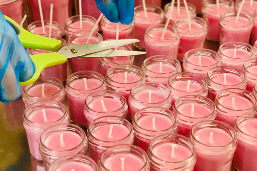 Fabrication bougies parfumées - ©Manufacture La Cigogne